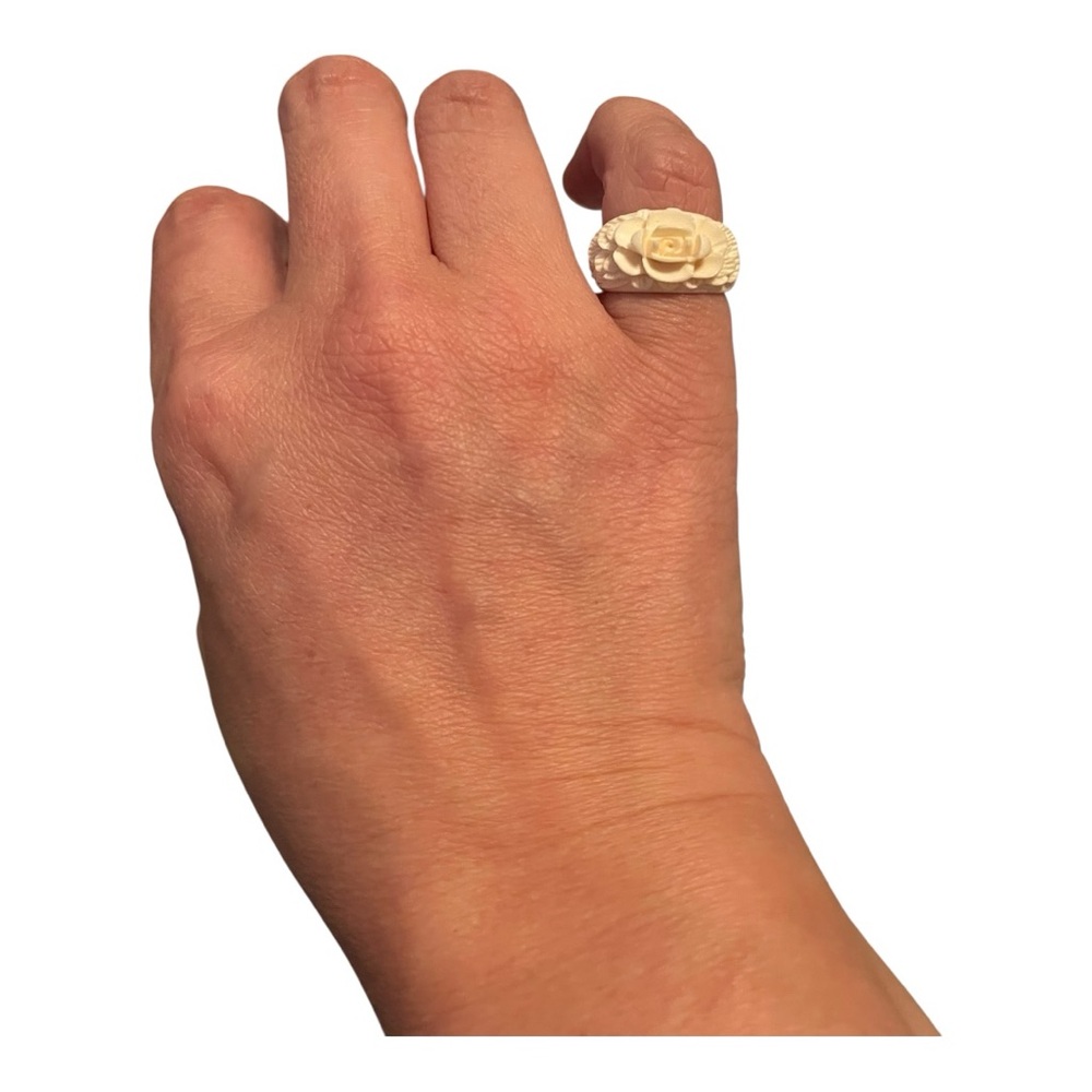 Cream Carved Floral Ring